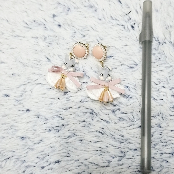 🔥LAST 1🔥NEW WINTER BUNNY DROP EARRINGS - Picture 5 of 5
